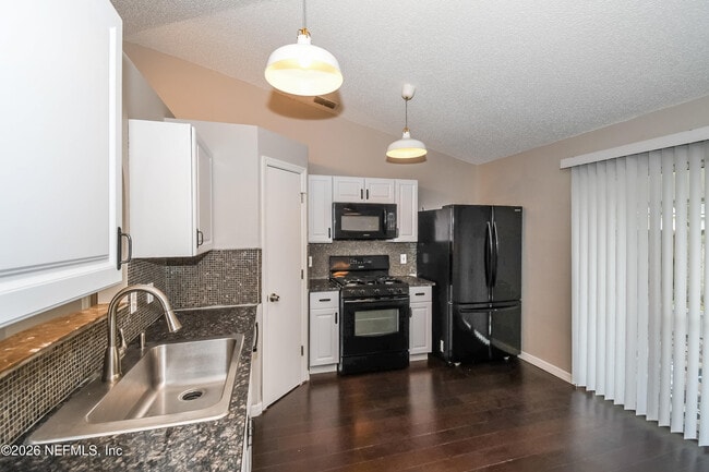 Building Photo - 7336 Lawn Tennis Ln