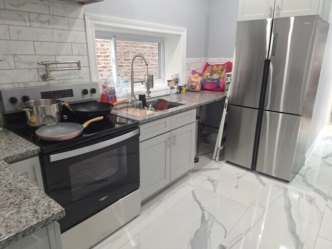 Building Photo - 4947 W Race Ave