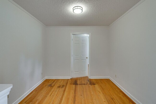 Building Photo - Amazing 4 bedroom 3 bathroom for rent!