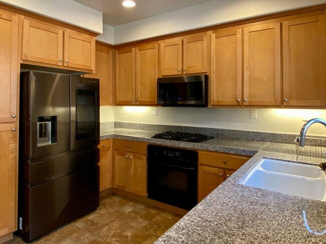 Building Photo - Beautiful 3 Bedroom 2.5 Bath Sunnyvale Vil...