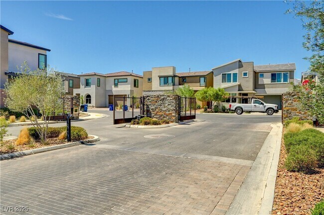 Building Photo - 1305 Azure Jay Ave