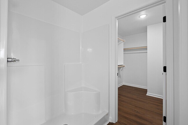 Building Photo - New Beginnings Start At AMRR: 4 bedroom / 2 bath in Apple Crossing!