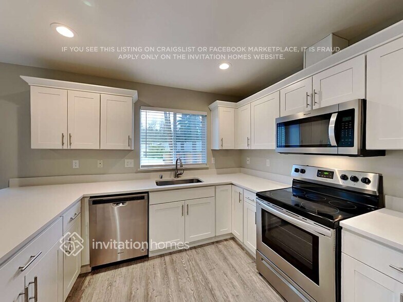 Building Photo - 14416 11th Ave Ct E