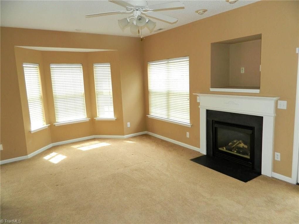 Living Area - 1702 Brittany Way