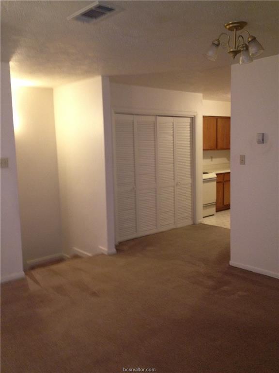 Building Photo - 906 Spring Loop