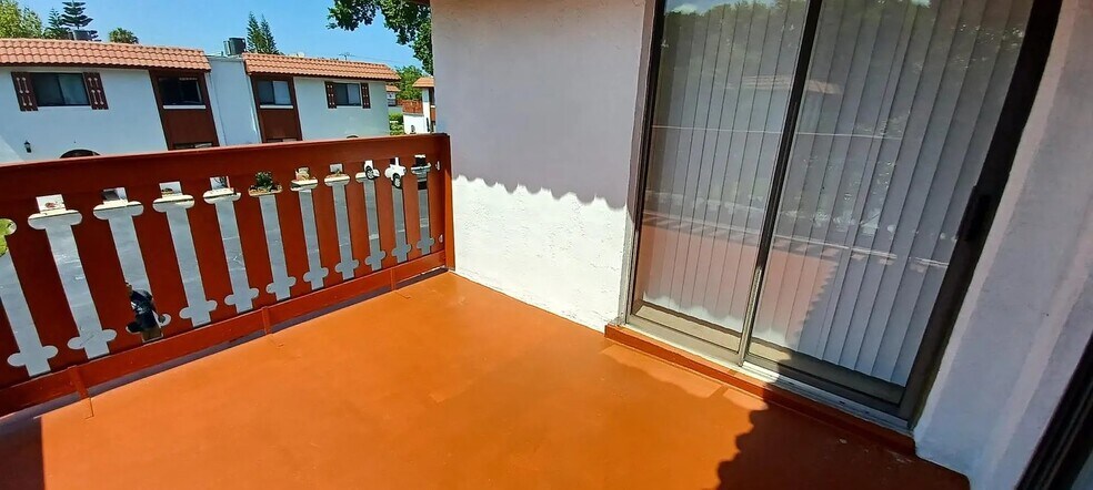 Building Photo - 2111 Oak Meadow Cir