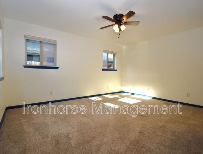 Building Photo - 502 Sanders Ave