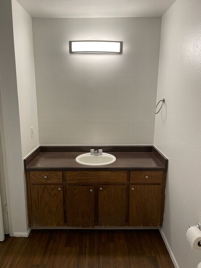 Building Photo - 3-Bedroom 1.5 Bath Twin-Home