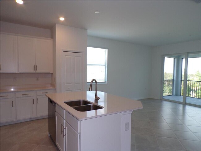 Building Photo - 14211 Heritage Landing Blvd
