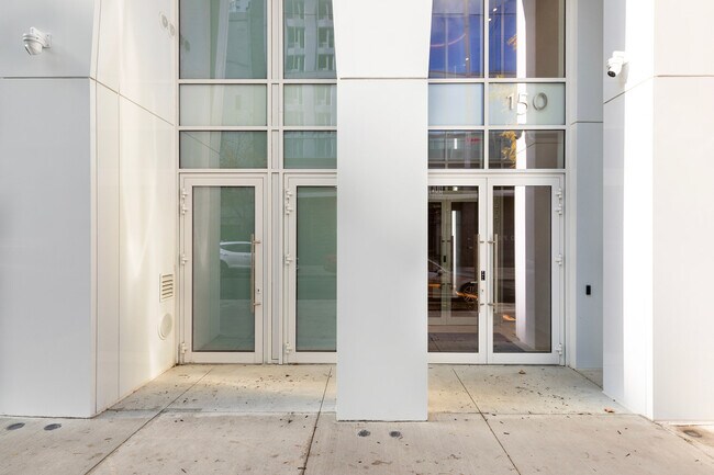 Building Photo - 150 Lawrence St