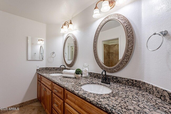 Building Photo - 12863 E Becker Ln