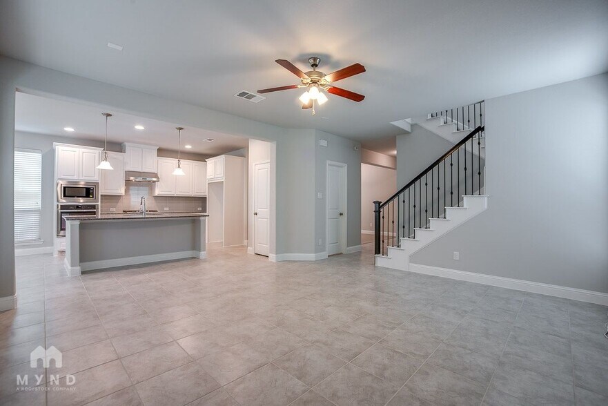 Building Photo - 120 Knight of Realm Blvd