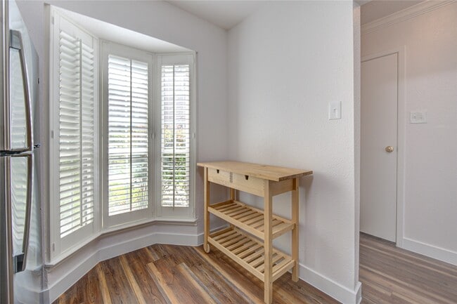 Building Photo - 2002 Gentryside Dr