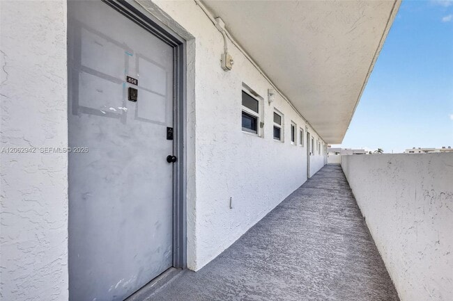Building Photo - 4000 NE 170th St