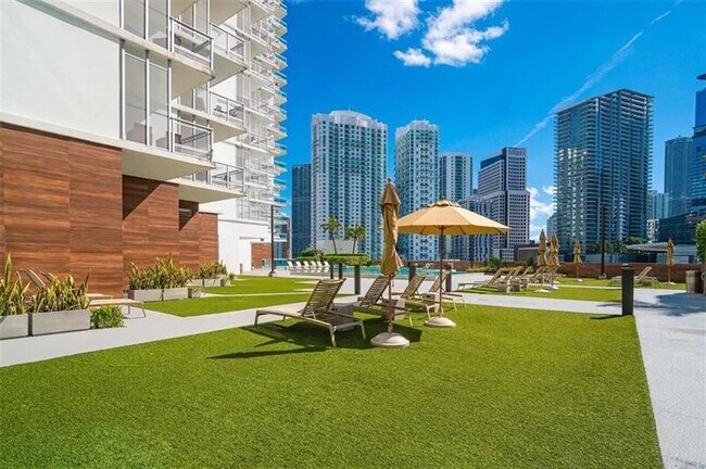 Building Photo - 350 S Miami Ave