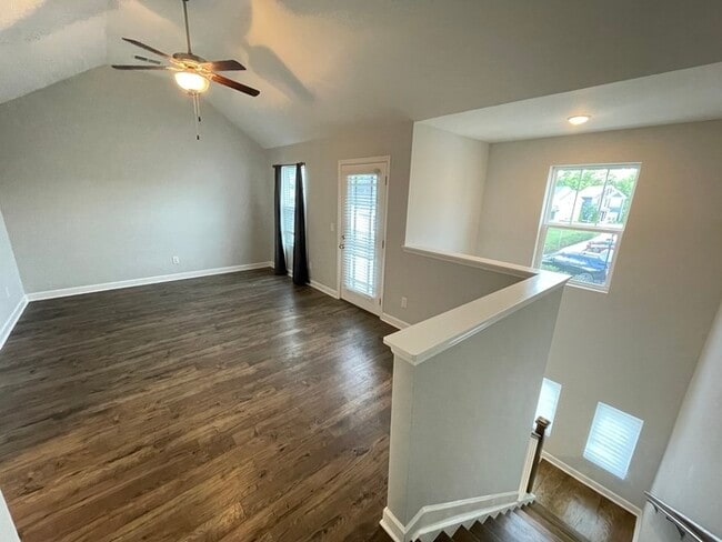 Building Photo - Waterford Village 3 bedroom home with a 2 car garage!