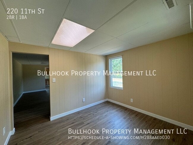 Building Photo - 220 11th St