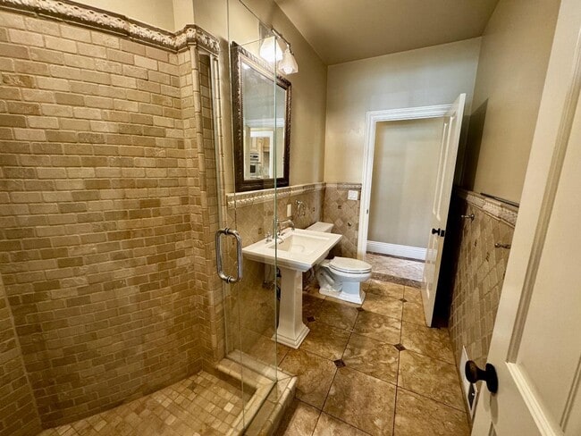 Building Photo - 1046 Byerley Ave