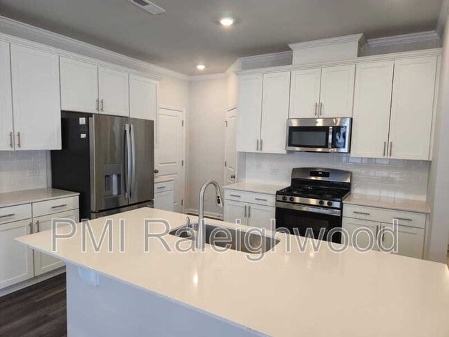 Building Photo - 1060 Maple Br Cir