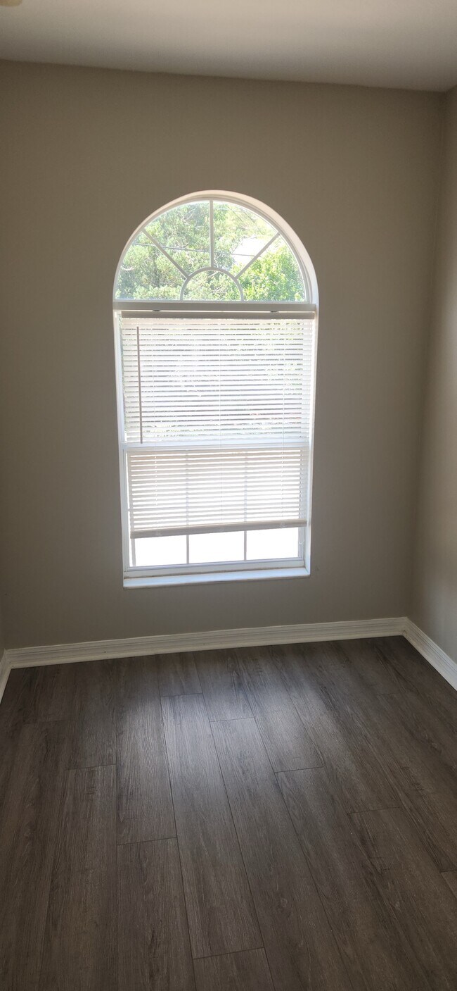 Building Photo - 963 E Main St