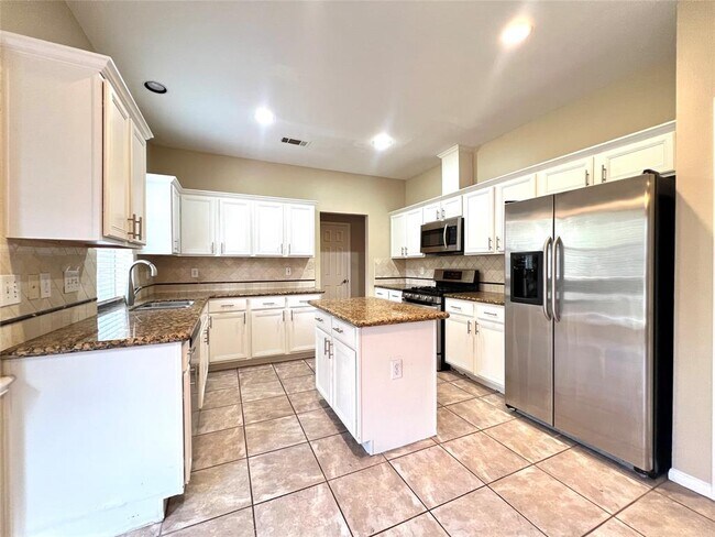 Building Photo - 22847 Red River Dr
