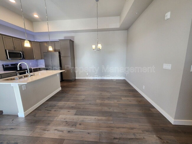 Building Photo - 305 High Point Dr