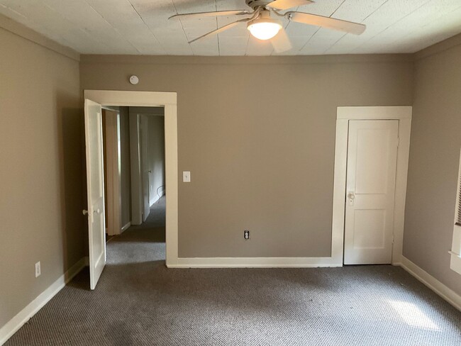 Building Photo - 125 20th Ave NE