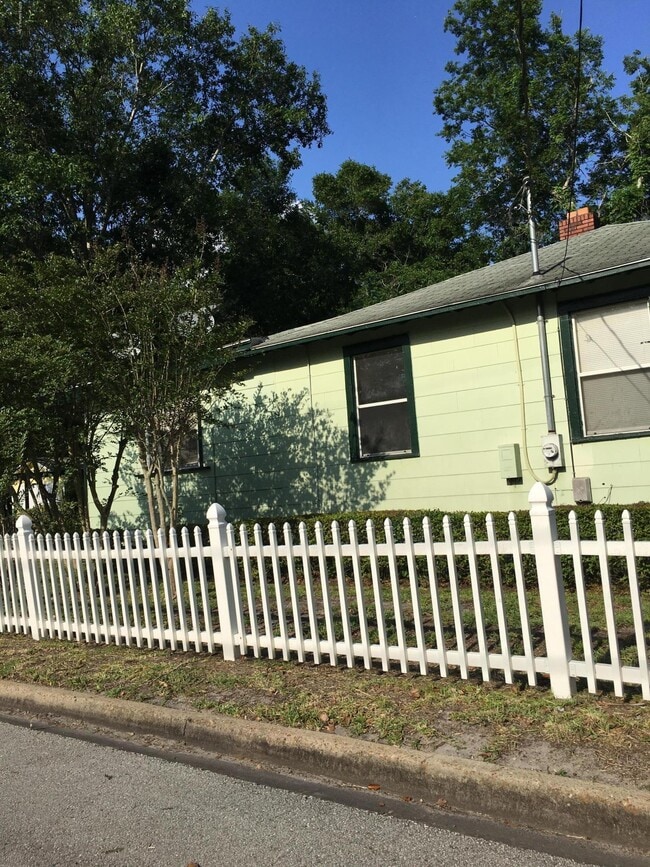 Building Photo - 3225 Liberty Cir