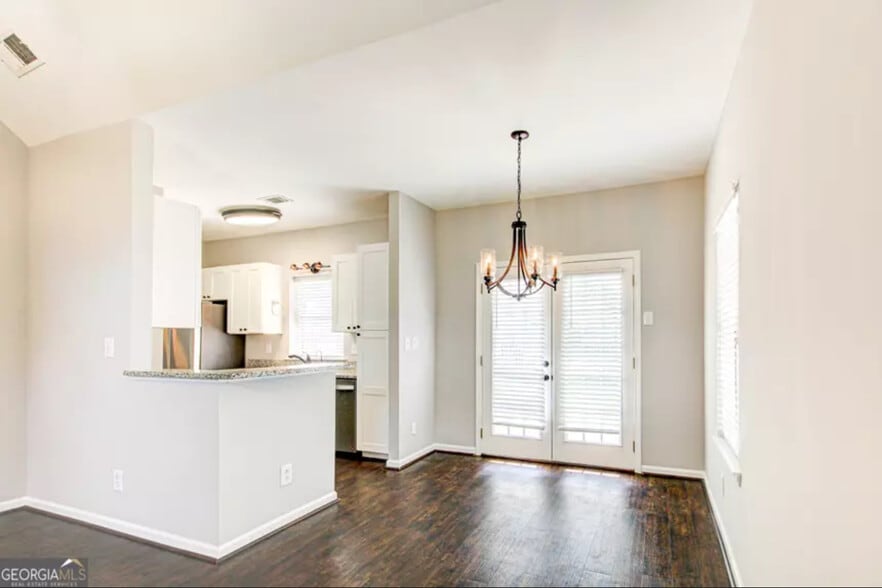 Building Photo - 513 N Fairfield Dr