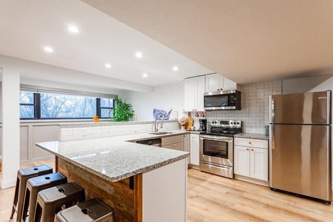 Building Photo - Studio Apartment
