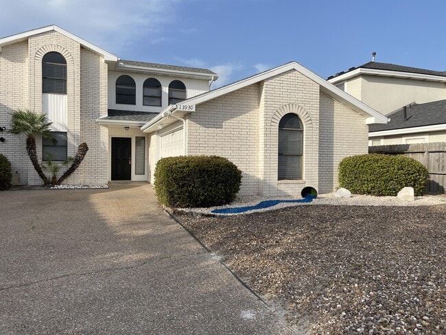 Building Photo - 13930 Dasmarinas Dr