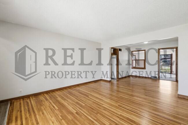 Building Photo - 2242 S Ridgewood Dr