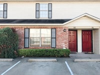 Building Photo - 4/4 Townhome in the Inner Baylor Bubble - Walk to Campus!
