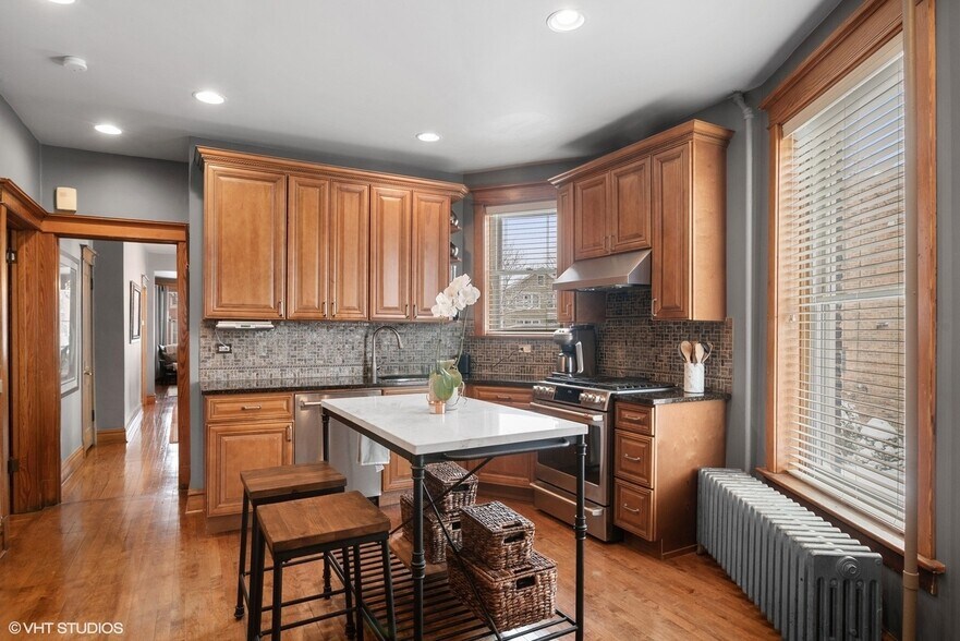 (Currently Unfurnished) - 1823 W 22nd Plz
