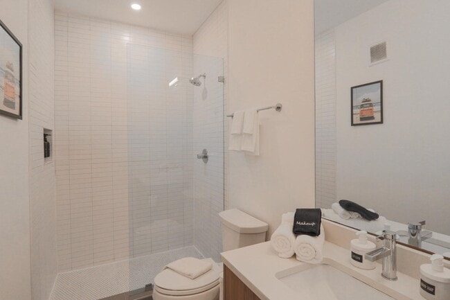 Building Photo - 1806 A St NE