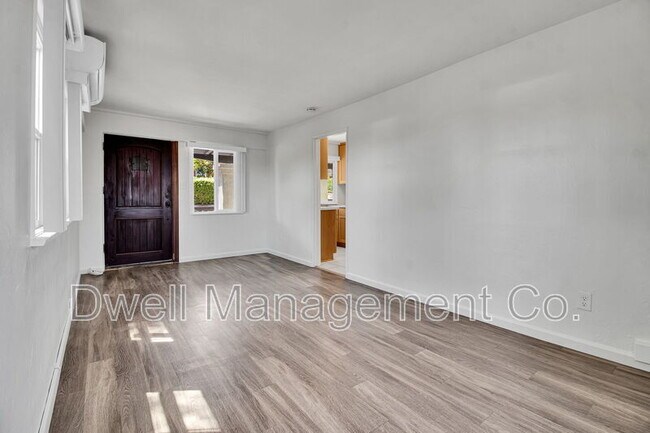 Building Photo - 8114 Fairview Ave