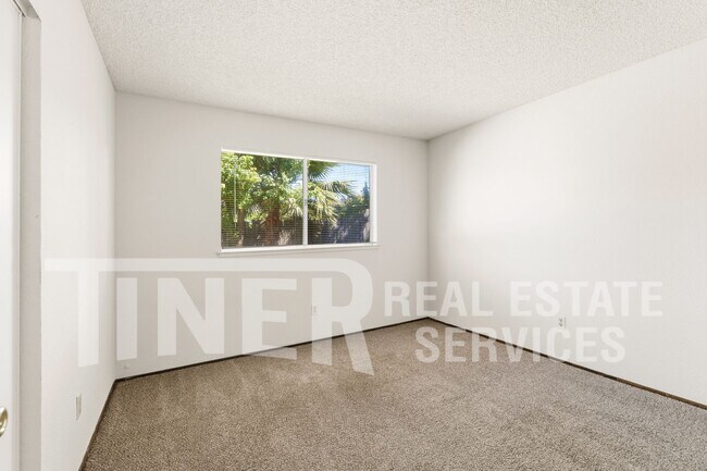 Building Photo - 10237 Country Way