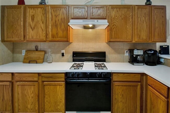 Building Photo - 615 Salma Ct