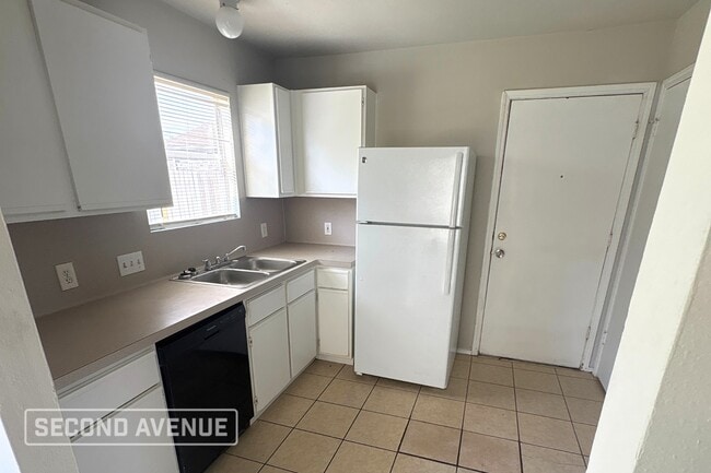 Building Photo - 993 Shelton Ln