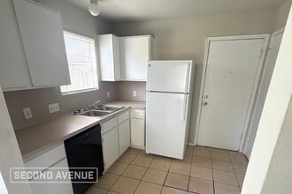 Building Photo - 993 Shelton Ln