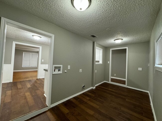 Building Photo - 5633 Highland Ave