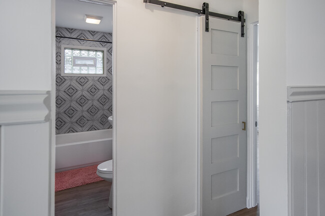 Building Photo - 130 S Park Rd