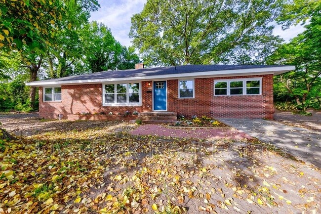 Primary Photo - 1557 N Great Neck Rd