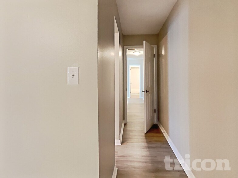 Building Photo - 2942 Mallorn Way