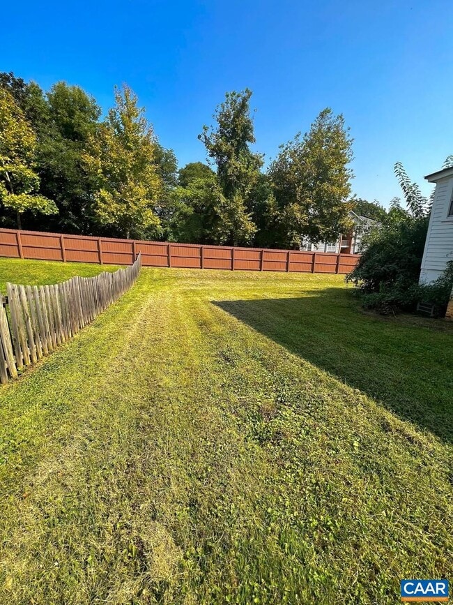 Building Photo - 1105 Little High St