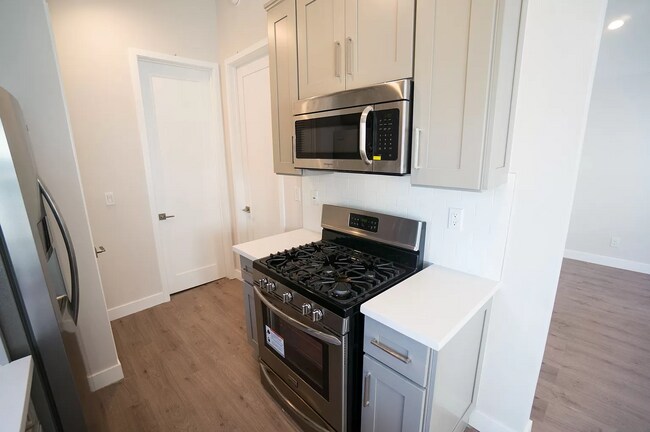 Building Photo - 325 N La Fayette Park Pl