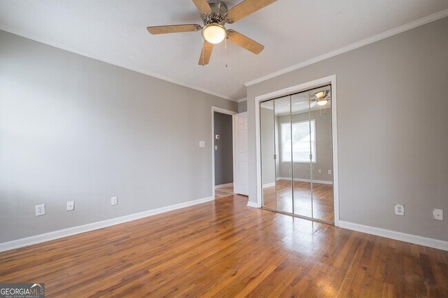 Building Photo - 8449 Fairview Dr