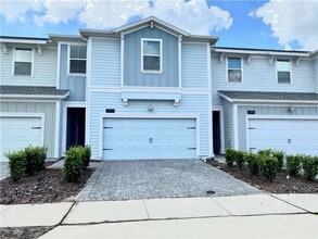 Building Photo - 4 Bed 3.5 Bath Townhouse In Storey Lake