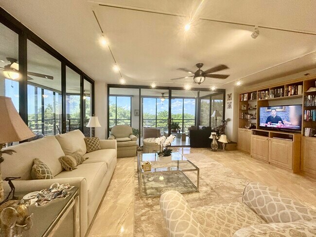 Building Photo - 7568 Regency Lake Dr