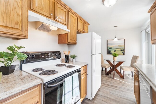 Building Photo - 1744 N Rainier Ave